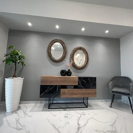 Panorama Apartment *